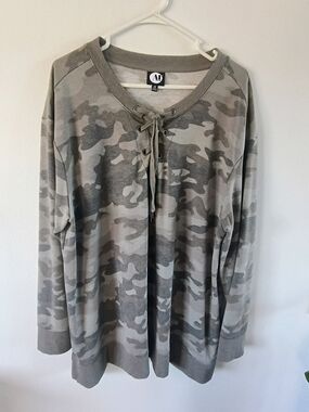A&I Gray Camo Lace Up Sweatshirt 2X Plus Size Oversized Cozy Stretch Pullover